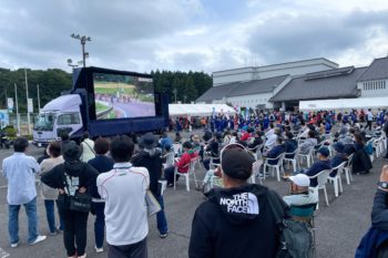 会場のビジョンカー